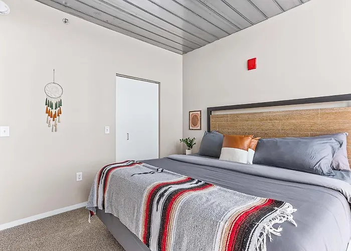 Spacious 2 King Bed Downtown Central To It All